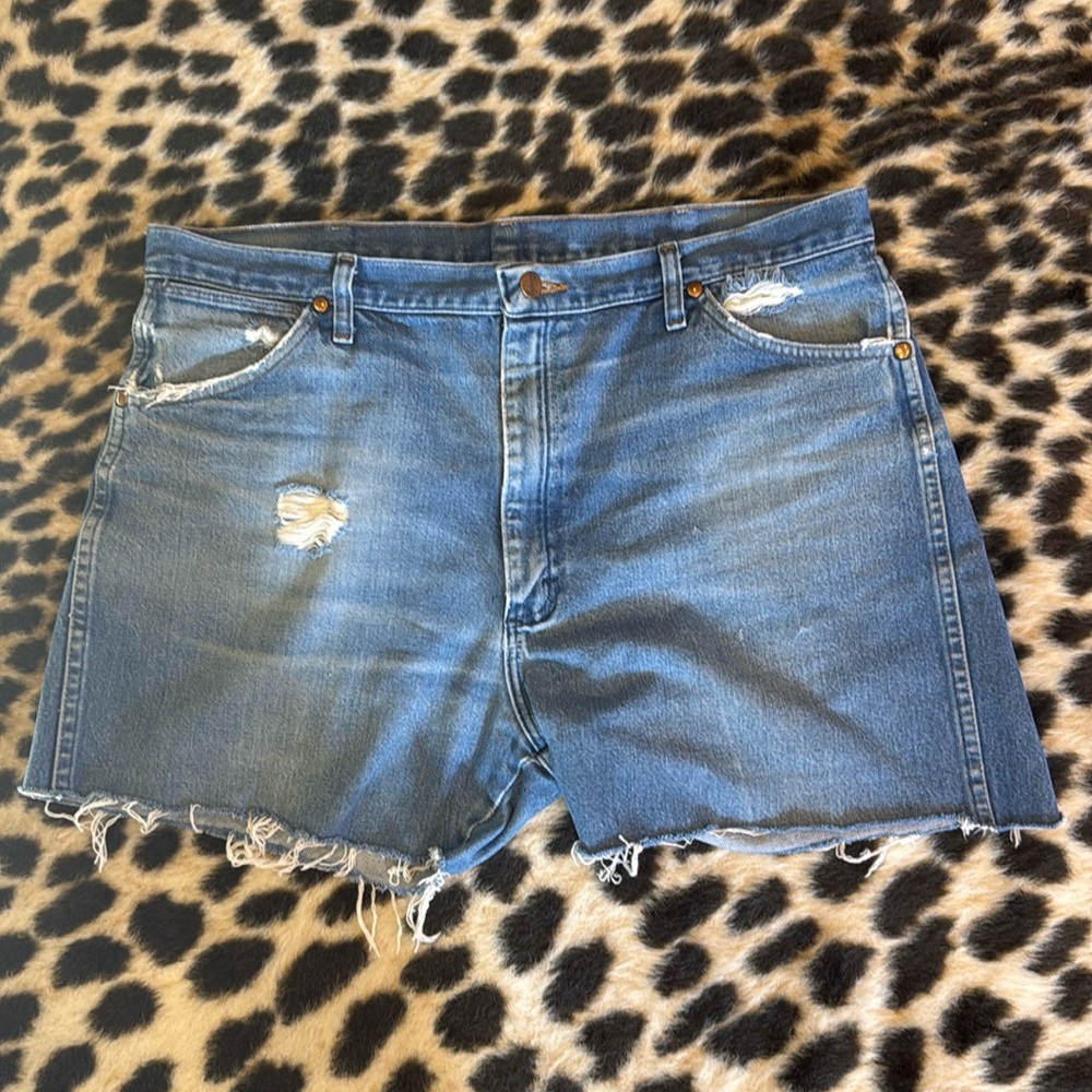 Wrangler distressed cut off shorts- measurements in listing